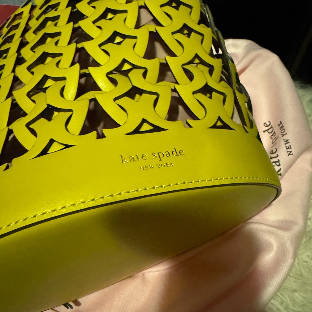 Authentic Kate Spade Yellow Dori Bucket LARGE - Picture 6 of 6